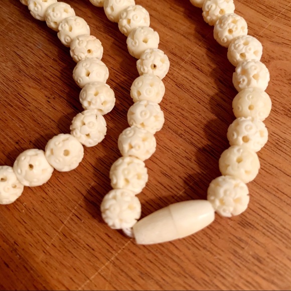 Vintage Beaded Necklace - Picture 2 of 3